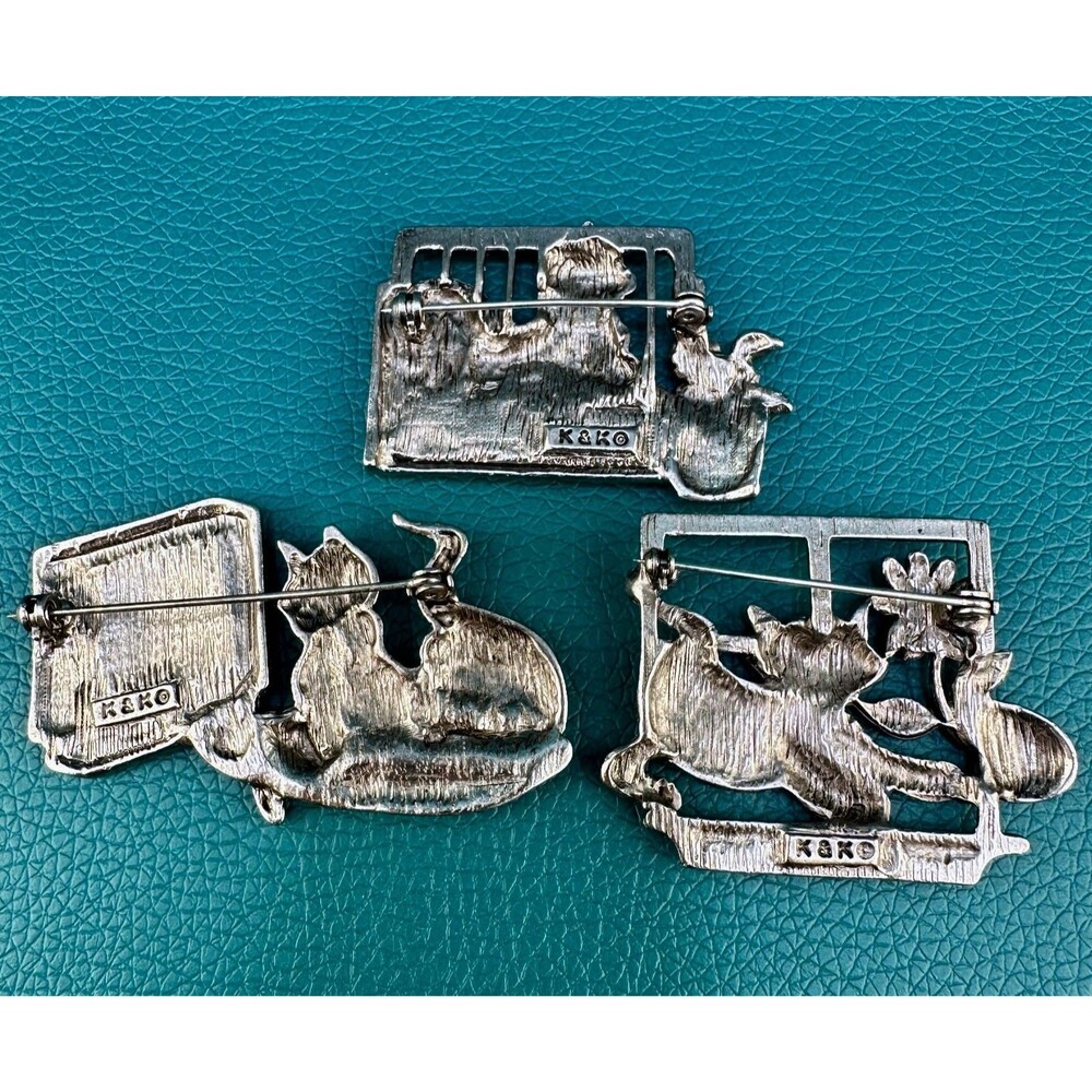 Vintage Cat Brooch Pin Lot Silver Tone Sitting on Windowsill Bench Watching TV - Picture 5 of 11